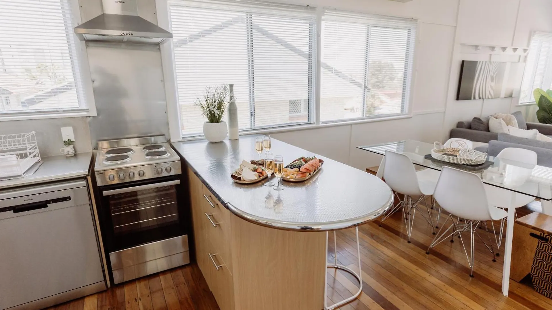 Beachside Pet-Friendly Retreat In Mooloolaba